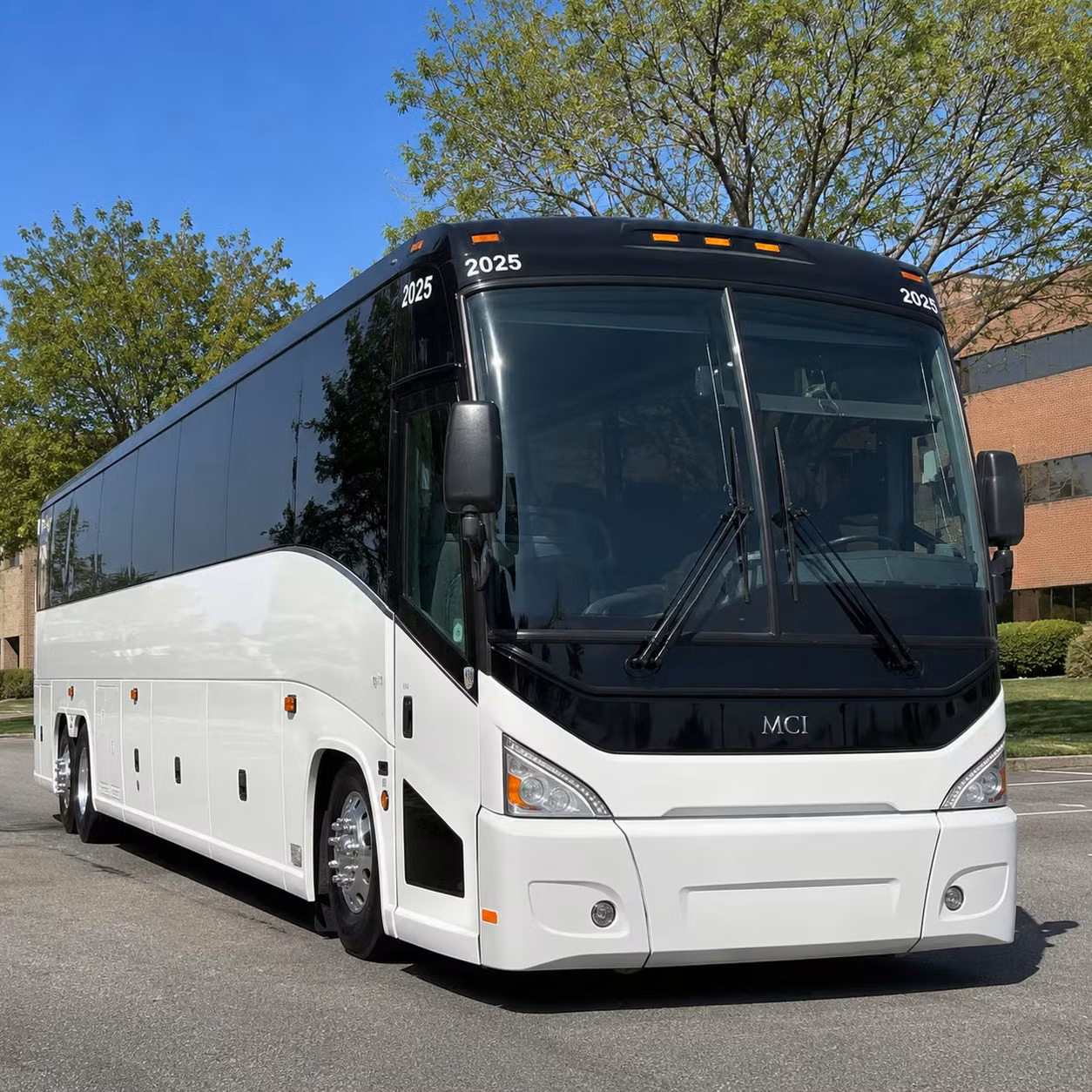 charter buses and minibuses for timberwolves and lynx games in plymouth