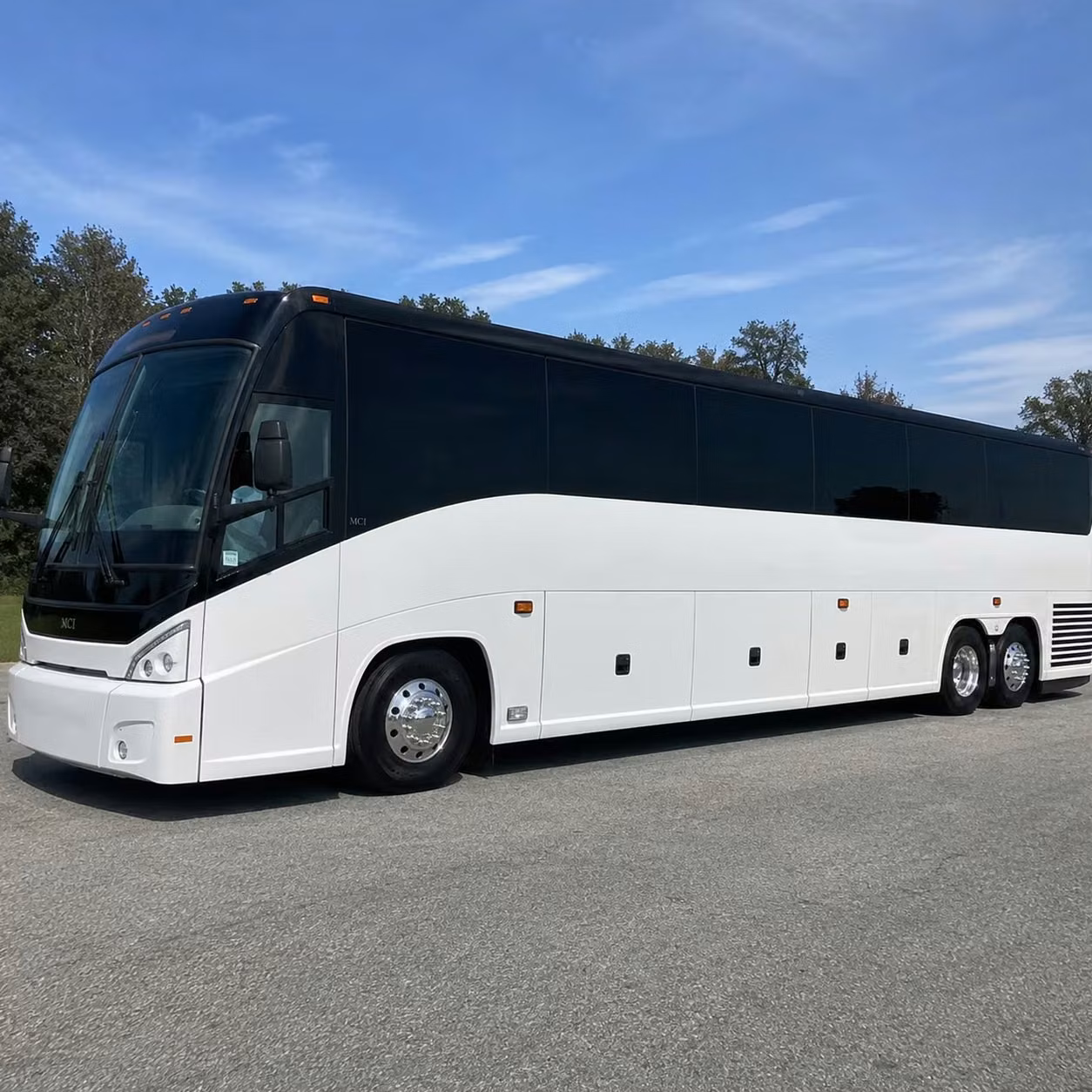 long distance charter bus travel from plymouth to chicago milwaukee and the upper midwest